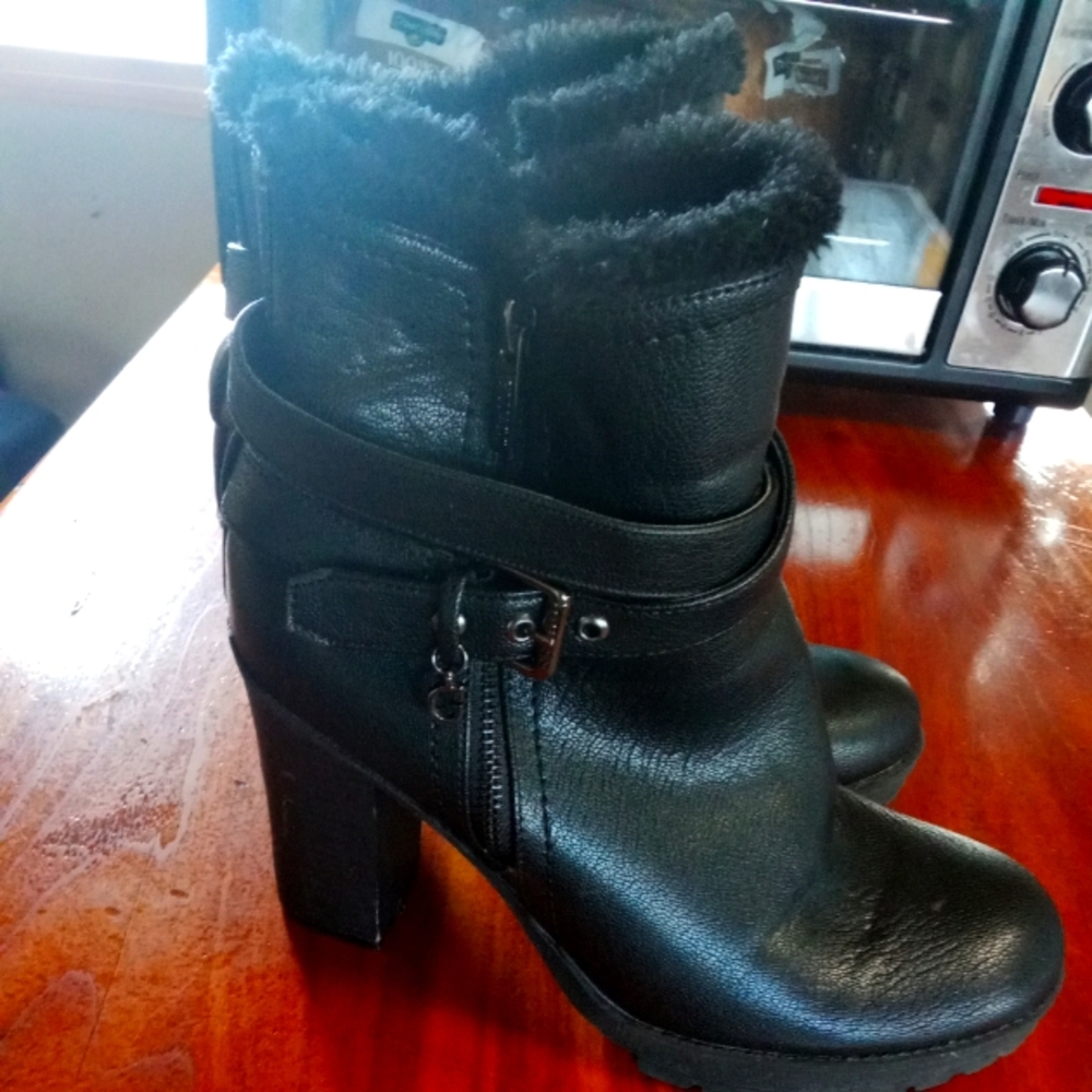 Guess brand women's boots size 8 1/2
